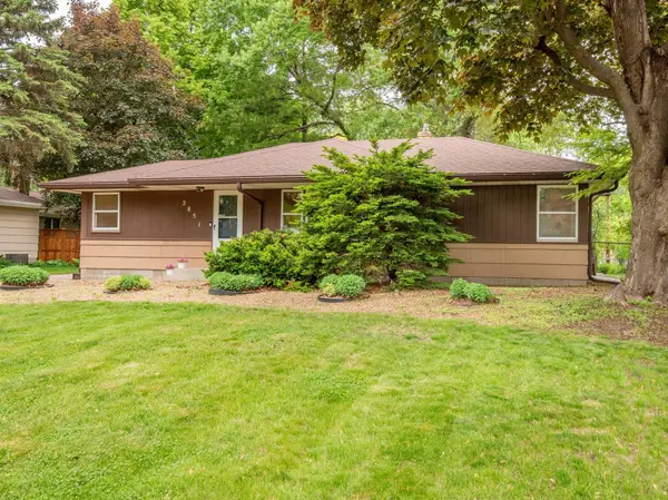 2851 Dellwood ST, Roseville, MN 55113