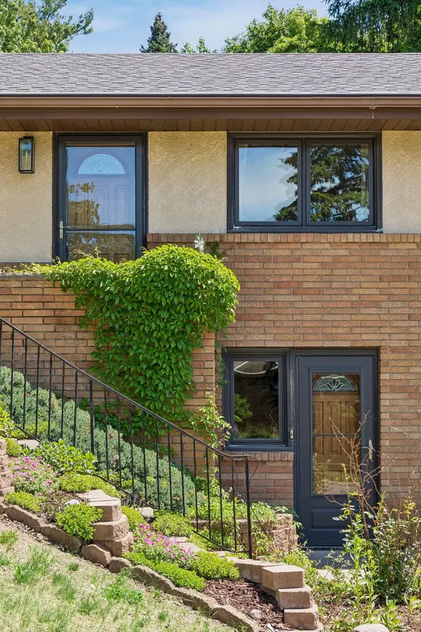 2356 Tophill CIR, Roseville, MN 55113
