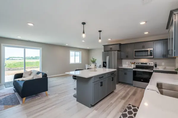 3207 Scotch LN, Mankato, MN 56001