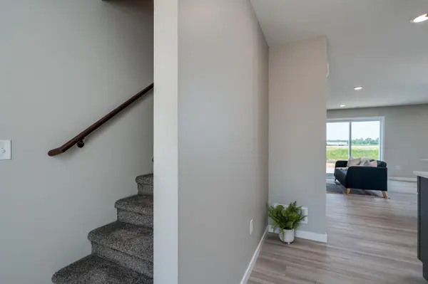 3207 Scotch LN, Mankato, MN 56001