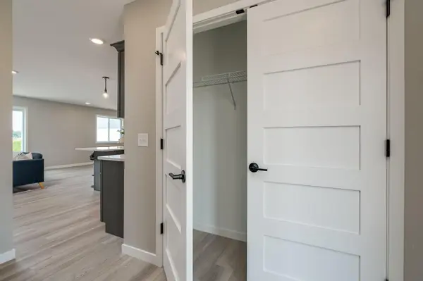 3207 Scotch LN, Mankato, MN 56001