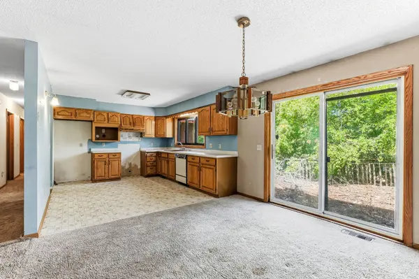 2219 Vivian LN, Saint Paul, MN 55119