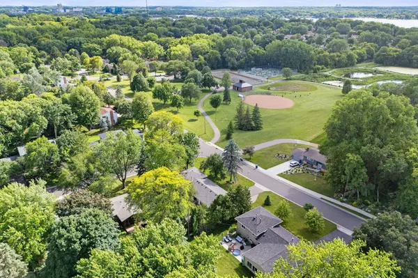 2420 Ensign AVE N, Golden Valley, MN 55427