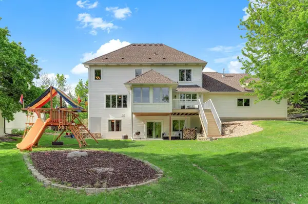 2361 Stone Creek DR, Chanhassen, MN 55317