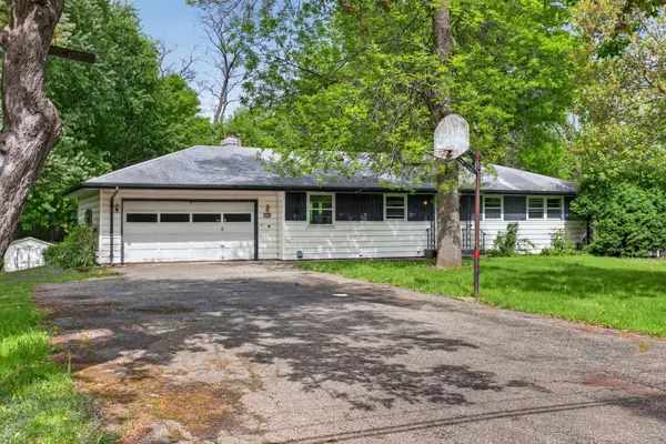 3724 Huntingdon DR, Minnetonka, MN 55305