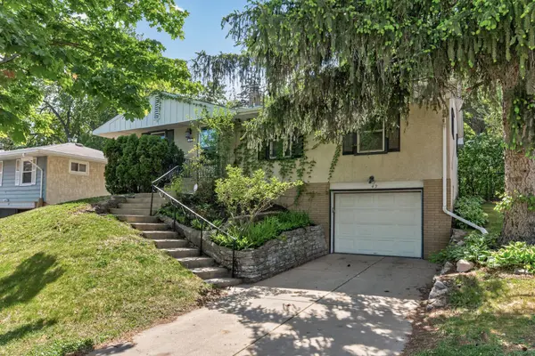 49 Flandrau PL, Saint Paul, MN 55106