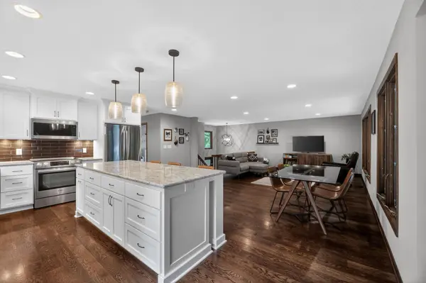 7191 Frontier TRL, Chanhassen, MN 55317