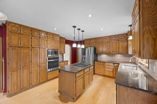 8941 Hunters TRL, Woodbury, MN 55125