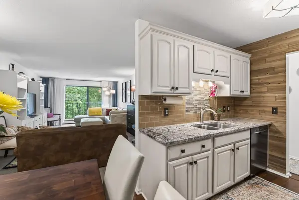 215 Barry AVE S #216, Wayzata, MN 55391