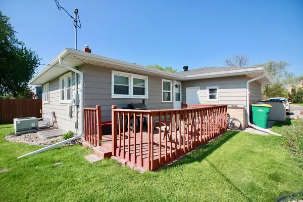 826 4th ST N, Wahpeton, ND 58075