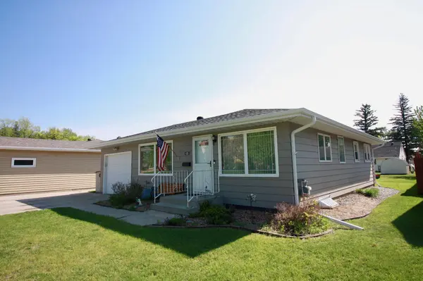 826 4th ST N, Wahpeton, ND 58075