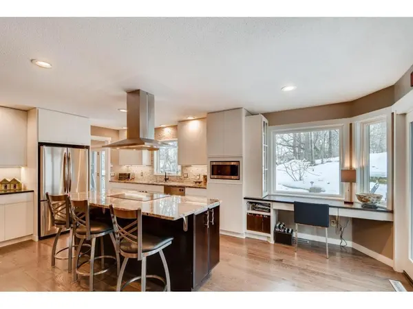 4315 Harbor LN N, Plymouth, MN 55446