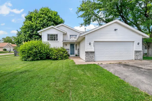 16467 Godson DR, Lakeville, MN 55044