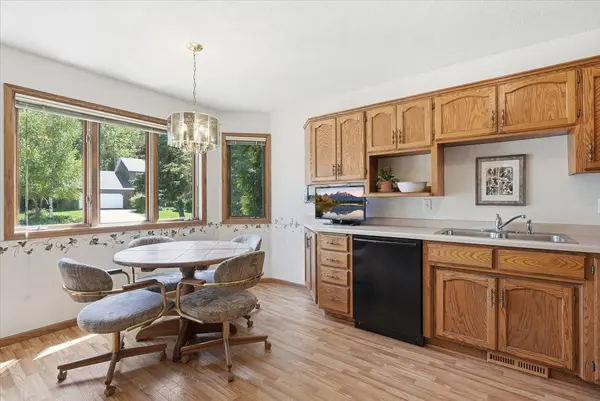 7860 Upper 17th ST N, Oakdale, MN 55128