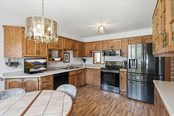 7860 Upper 17th ST N, Oakdale, MN 55128
