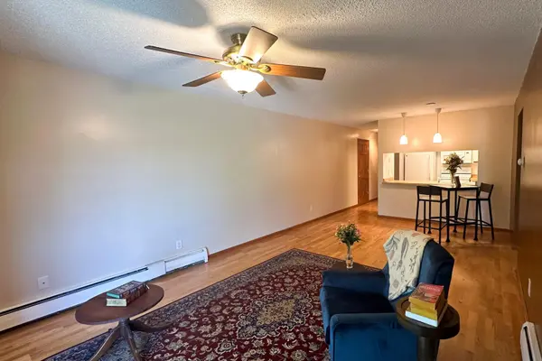 2809 E Minnehaha Pkwy #304, Minneapolis, MN 55417
