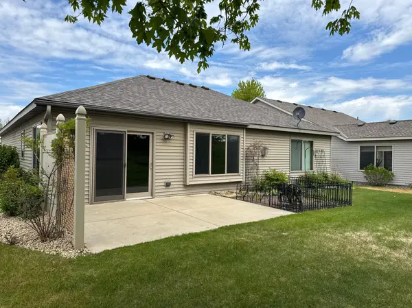 106 Weeping Willow CIR, Waite Park, MN 56387