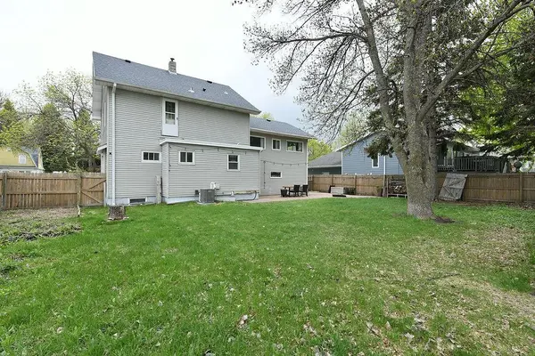 1533 16th ST S, Fargo, ND 58103