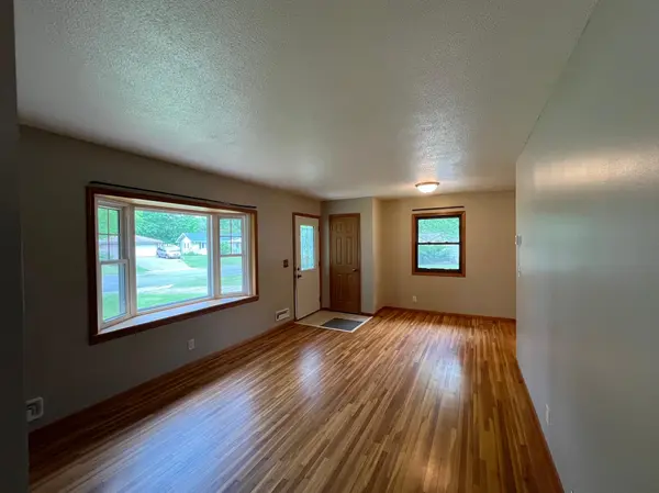 8499 Hilo LN S, Cottage Grove, MN 55016