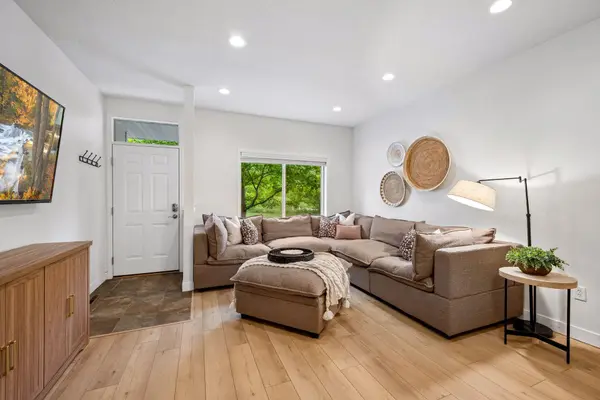 9004 Sawgrass GLN, Maple Grove, MN 55311