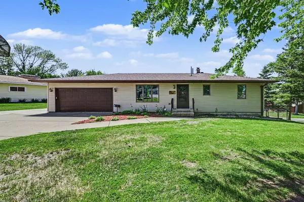 810 Hillcrest DR, Montgomery, MN 56069