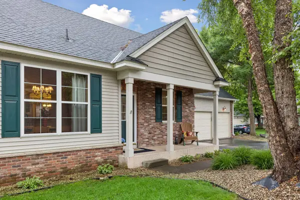 10502 Mississippi CIR N, Brooklyn Park, MN 55443