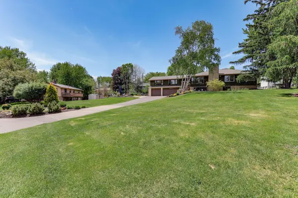 2011 Toledo AVE N, Golden Valley, MN 55422