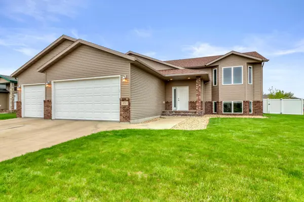 931 35th AVE W, West Fargo, ND 58078