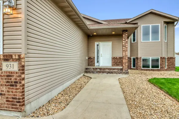 931 35th AVE W, West Fargo, ND 58078