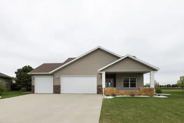 647 43 1/2 AVE S, Moorhead, MN 56560