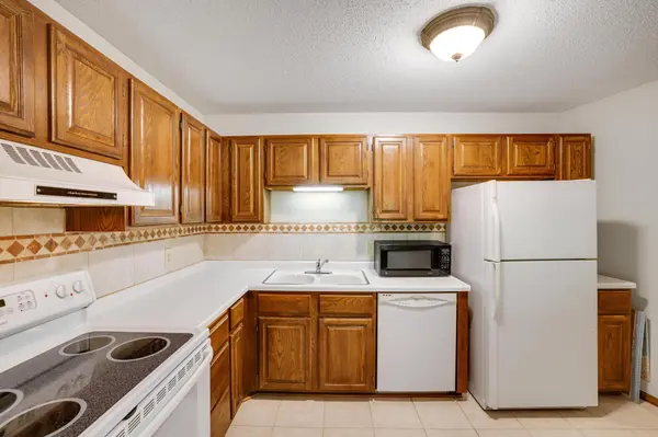 10441 Greenbrier RD #311, Minnetonka, MN 55305