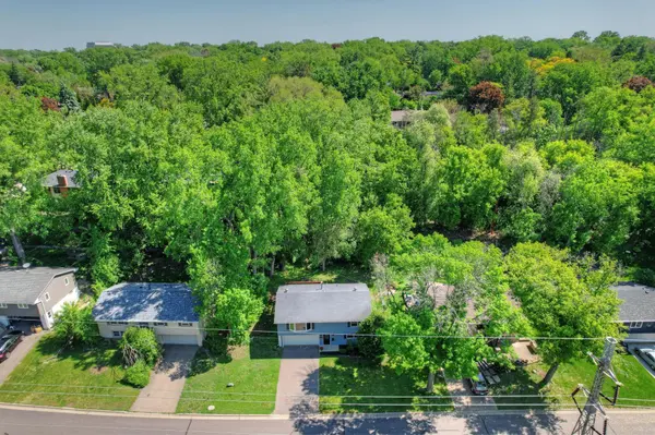 2460 Kewanee WAY, Golden Valley, MN 55422