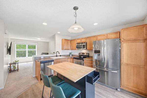 3115 Clover Ridge DR, Chaska, MN 55318