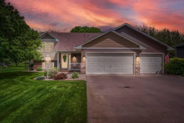 9186 Fallon DR NE, Monticello, MN 55362