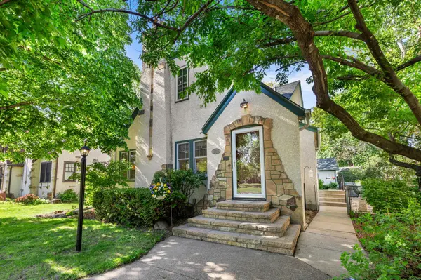 2708 Victory Memorial DR, Minneapolis, MN 55412