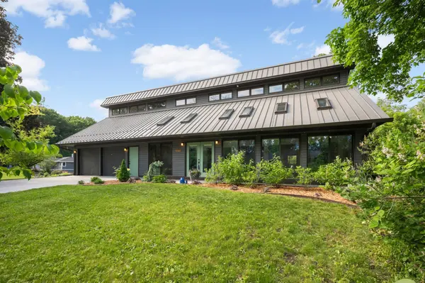 1170 Evergreen LN N, Plymouth, MN 55441