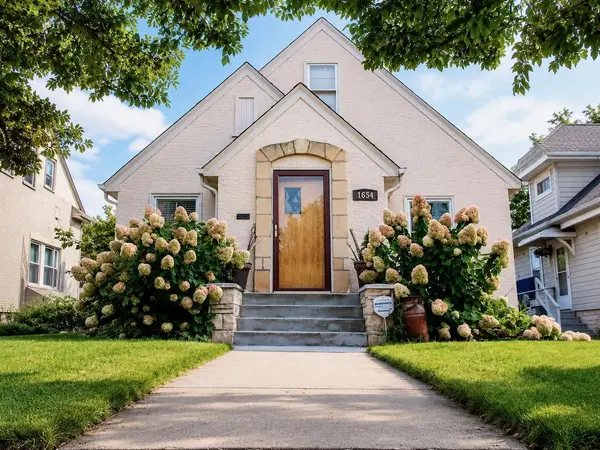 1654 Juno AVE, Saint Paul, MN 55116