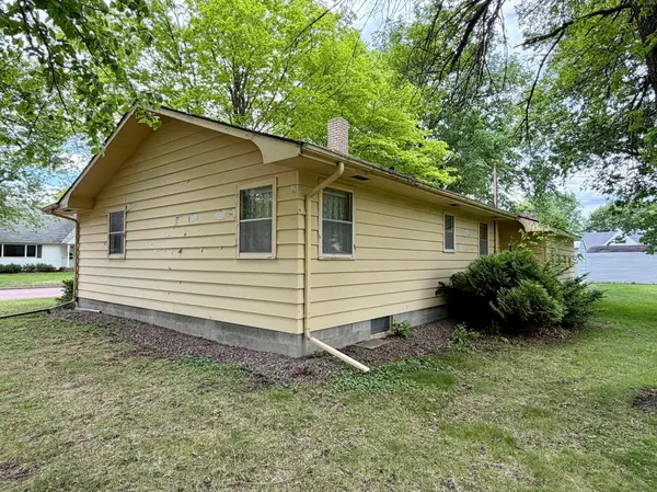 137 2nd ST E, Tracy, MN 56175