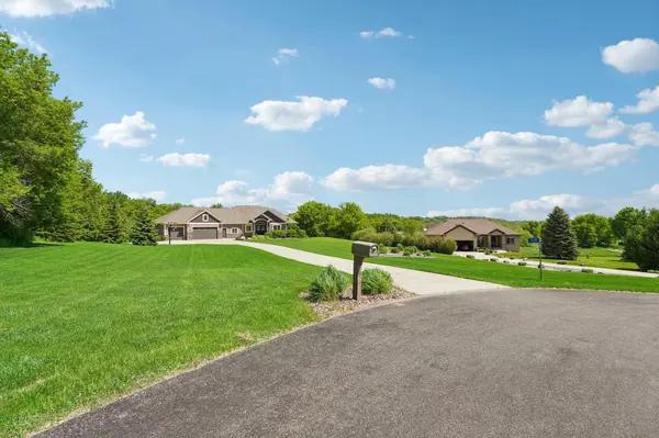 1528 Cottonwood TRL, New Prague, MN 56071