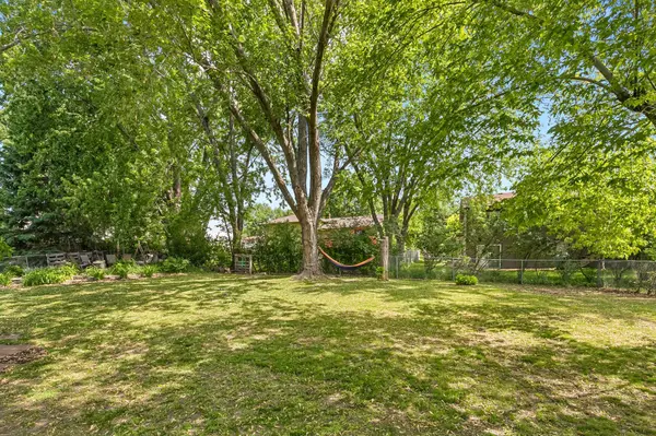543 Westfield LN, Vadnais Heights, MN 55127