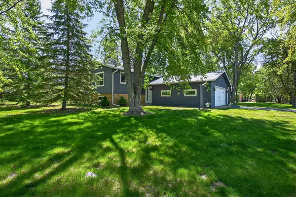 1802 Oak Knoll DR NE, Alexandria, MN 56308