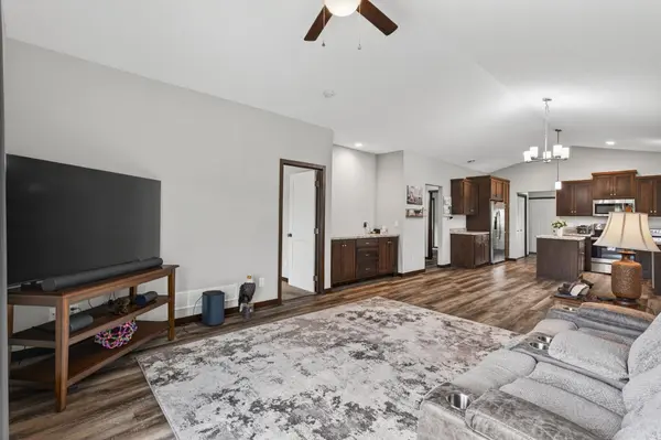 211 8th AVE NE, Isanti, MN 55040