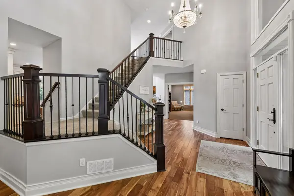 6365 Oxbow BND, Chanhassen, MN 55317