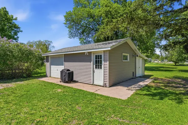 573 Stearns AVE E, Eden Valley, MN 55329