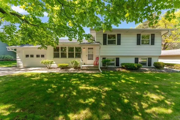 3645 Rolling View DR, White Bear Lake, MN 55110