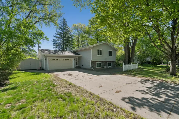 75 Pleasant LN E, Excelsior, MN 55331