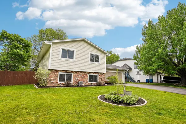 9040 Magnolia LN N, Maple Grove, MN 55369