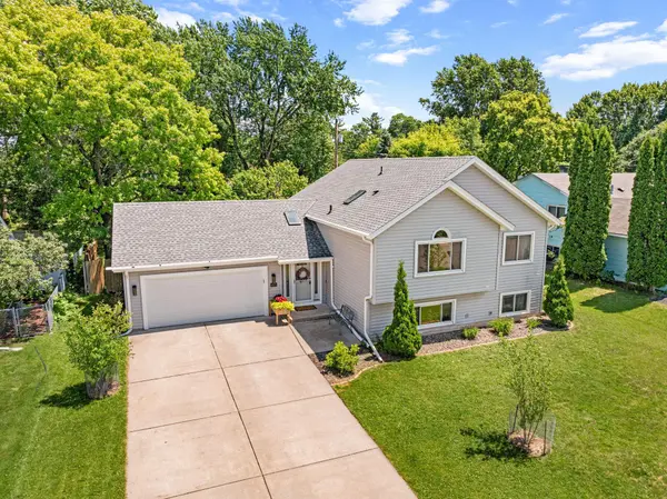 4876 Erickson DR, New Hope, MN 55428