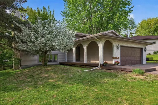 15026 Chestnut DR, Burnsville, MN 55306