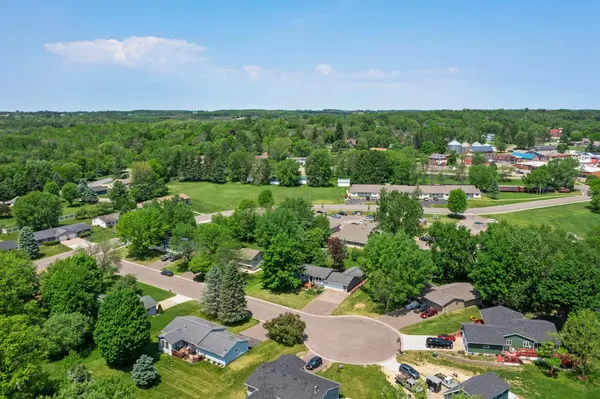 305 Spruce DR, Woodville, WI 54028